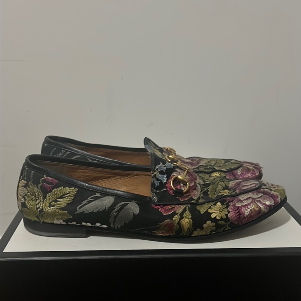 Gucci Black and Gold Flats Loafers with Ornate Design